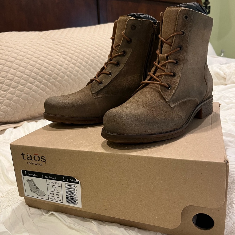 Taos combat boot, NWT